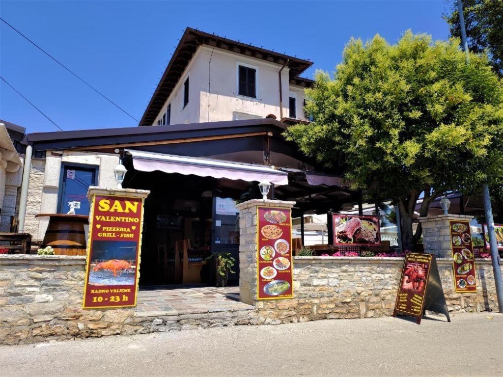 Hotel San Valentino à Bašanija Extérieur photo